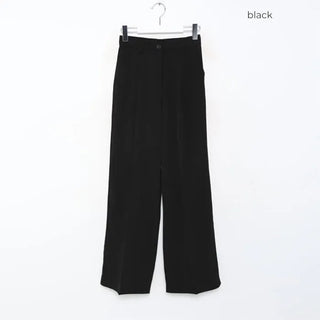 One-pleat wide slacks