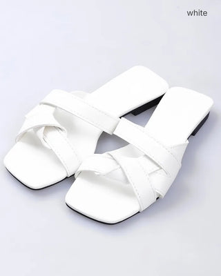 Square-toe twist sandals