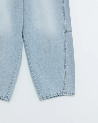 Side-point tapered denim pants
