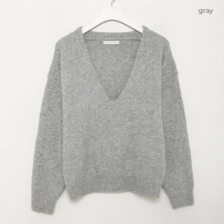 Deep V-neck loose knit