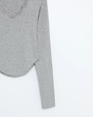 Lace V-neck long-sleeved T-shirt