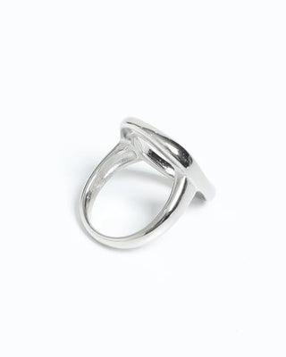 Oval design ring