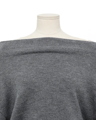 Simple off-shoulder long-sleeved knit