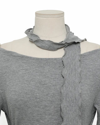 Scarf and off-shoulder T-shirt set