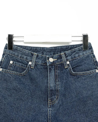 Short denim pants with hip patch pockets