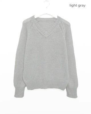 V-neck loose-fit knit