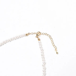 Simple pearl necklace