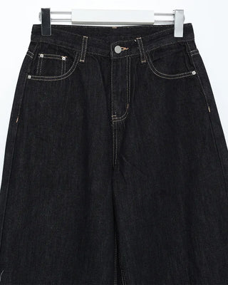 Rolled-up rigid denim pants