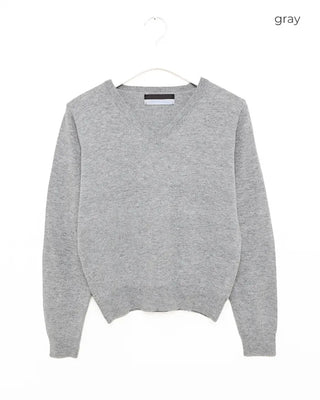 Simple V-neck knit