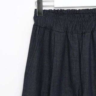 One-tuck easy denim pants