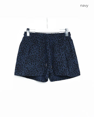 Leopard print elastic waist shorts