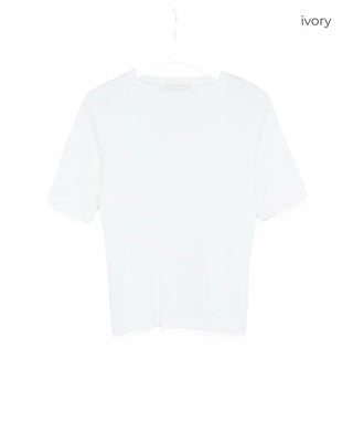Simple eyelet short-sleeved T-shirt