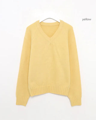 Loose-fit V-neck knit