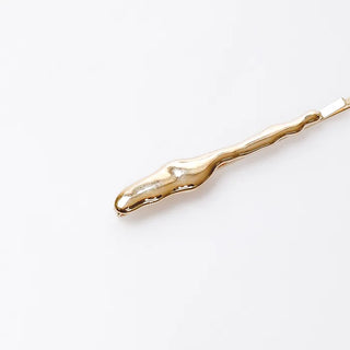 Asymmetrical hairpin