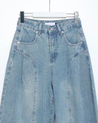 Curved balloon fit pleated denim pants