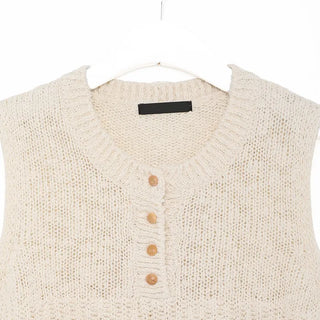 Button-point sleeveless knit