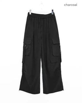 Wide cargo pants