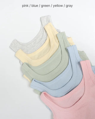 Basic sleeveless top with cap