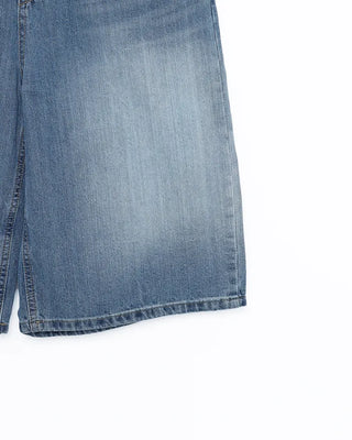 Back-button Bermuda shorts