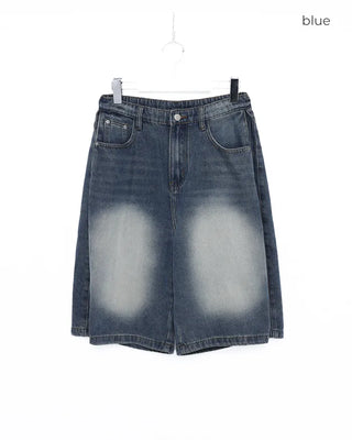Bermuda shorts with side pleats