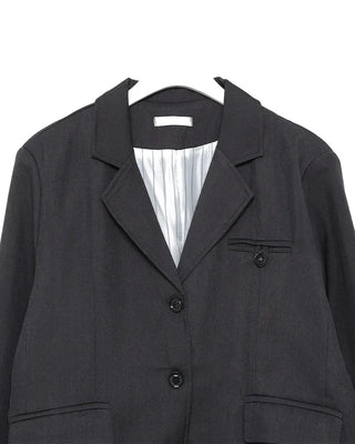 Button-flap pocket point jacket
