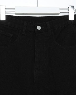 Side-button Bermuda shorts