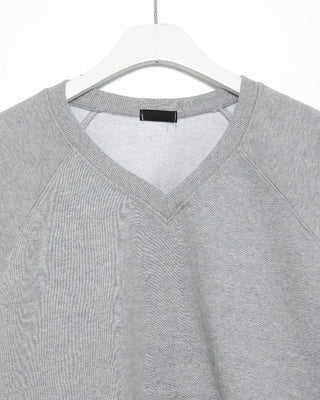 V-neck raglan shoulder sweatshirt