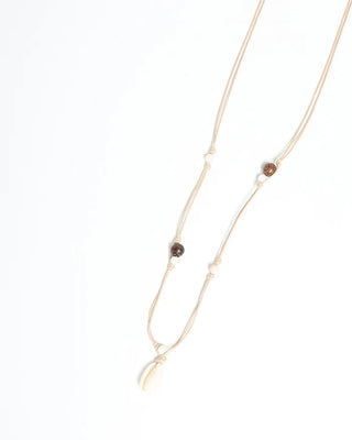 Vintage shell pendant necklace
