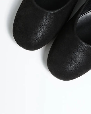 V-cut leather flat shoes