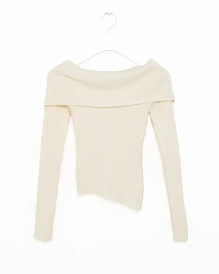 Off-shoulder knit frill camisole set