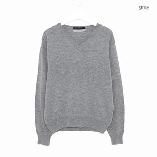 Light cashmere V-neck knitwear