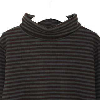 Frilled border turtleneck T-shirt