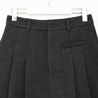 One-pocket pleated mini skirt