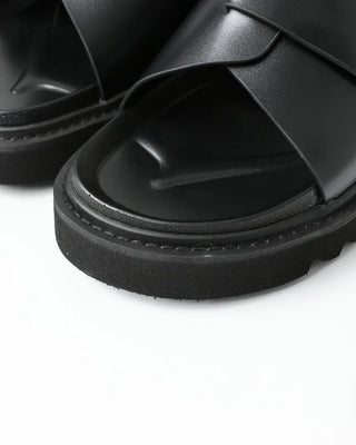 Simple point sandals