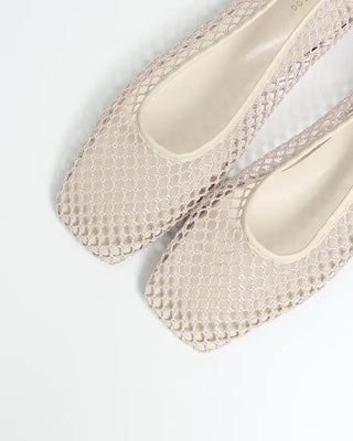 Square-toe mesh flat shoes