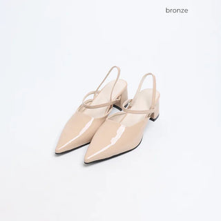 Pointed-toe strap heels