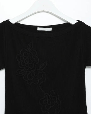 Flower embroidered short-sleeved T-shirt