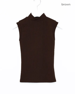 Mock neck slim feed sleeveless