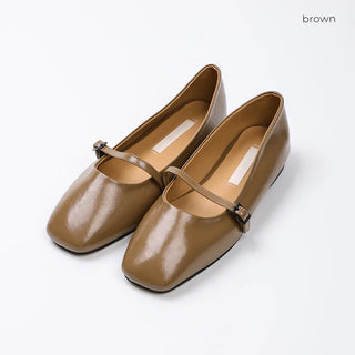 Basic flat shoes