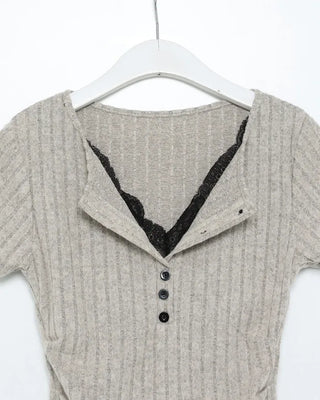 Lace-layered short-sleeved T-shirt