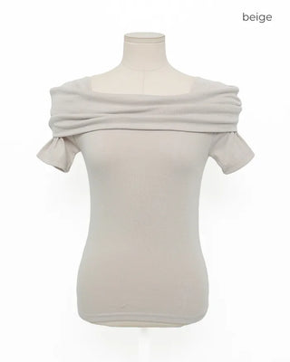 Off-shoulder half-sleeve T-shirt