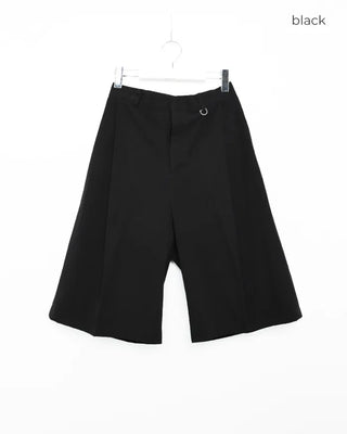Unisex Bermuda shorts with tuck loops