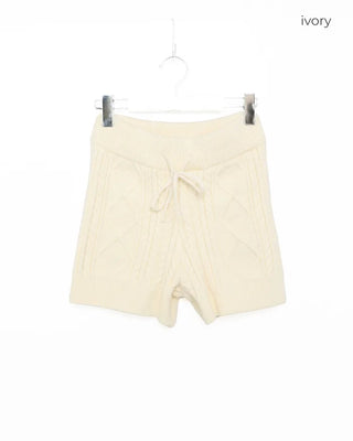 Twist knit elastic waist shorts