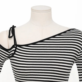 Striped off-shoulder ribbon T-shirt
