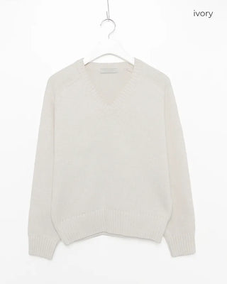 Basic wool V-neck knit