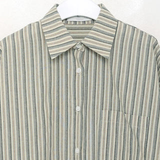 Striped collar shirt