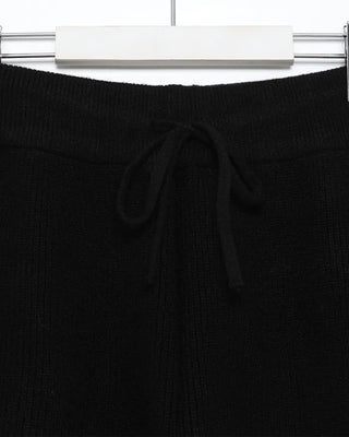 Banding knit shorts