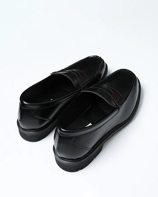 Simple round-toe loafers