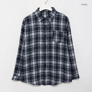One-pocket loose flannel shirt