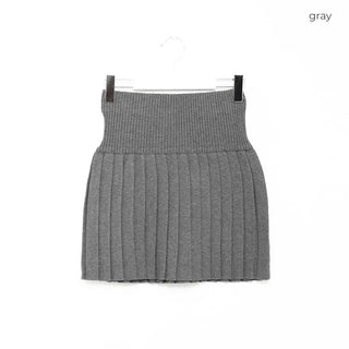 Knitted pleated skirt